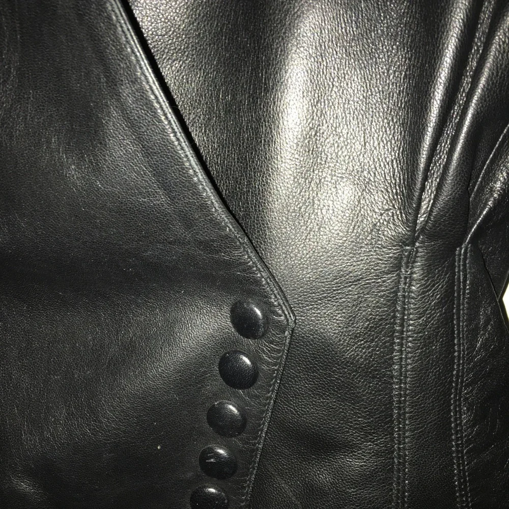 Wilson’s Leather form fitting jacket - Picture 3 of 10